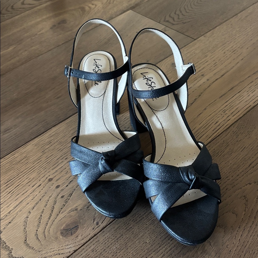 LIFE STRIDE SOFT SYSTEM 8.5 M 3 1/2”BLACK HEEL EXCELLENT CONDITION BUNDLE2SAVE